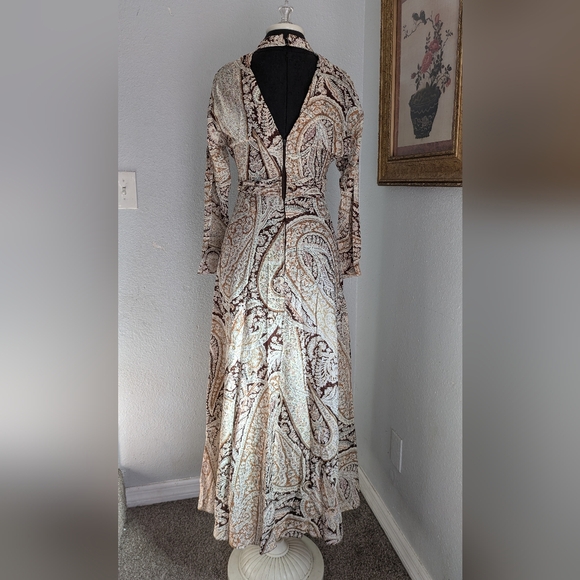Beautiful 1970's Lurex Paisley Floral Hostess Maxi Dress - Picture 9 of 15